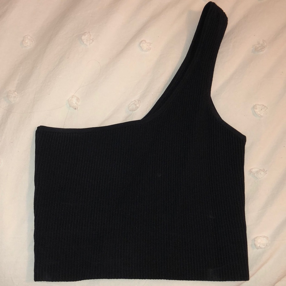 Robber black one-shoulder crop top